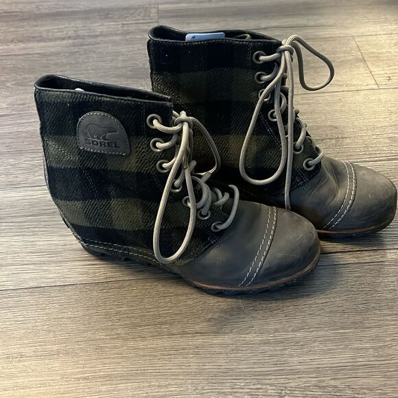 Sorel Joan of Arctic Midi Hidden Wedge Lace Up Green Plaid Winter Boots US 9 - Picture 1 of 6